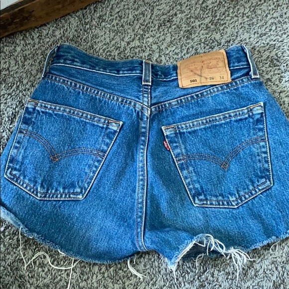 Levi shorts - Picture 2 of 3